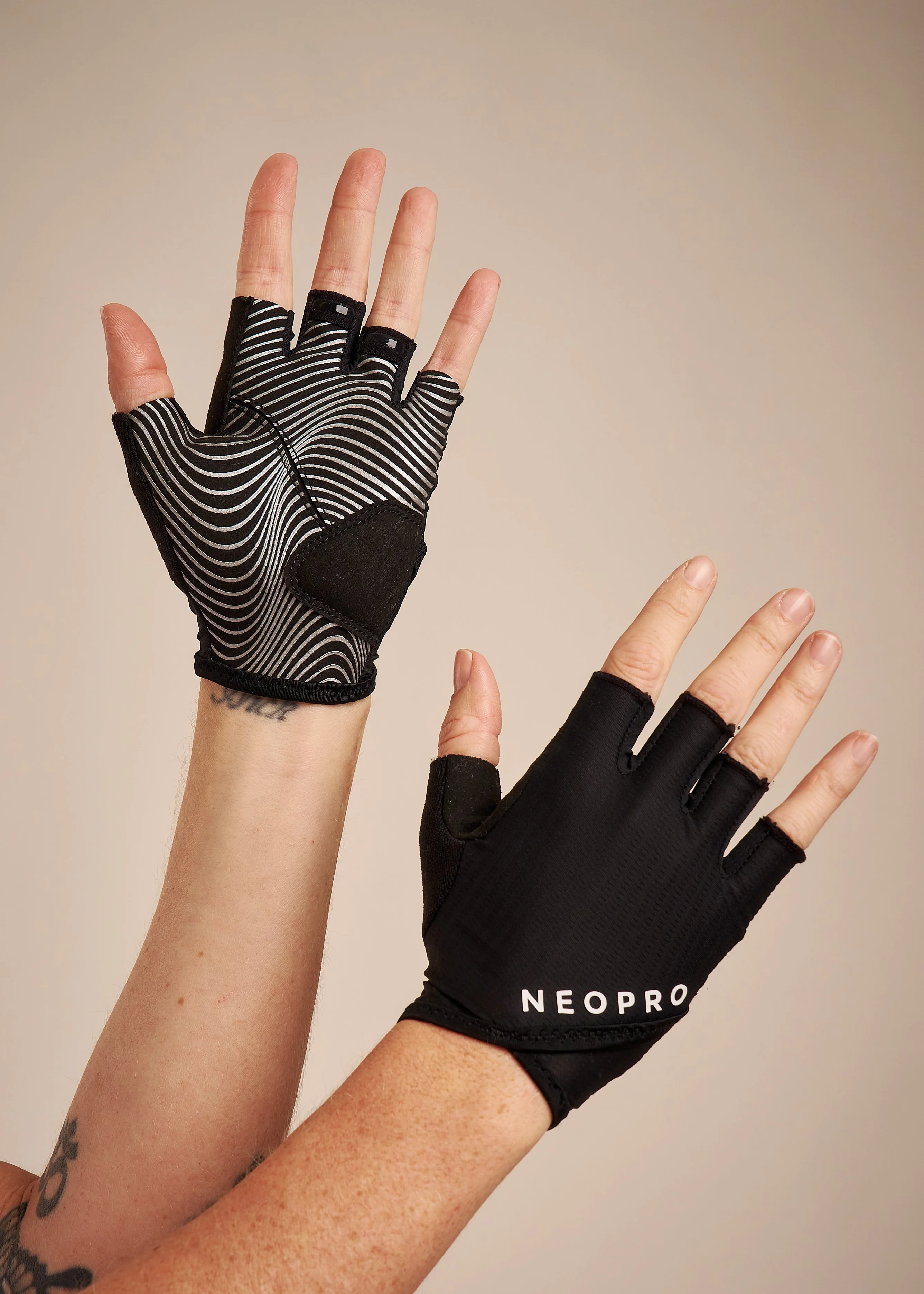 NeoPro Road Gloves Black - Image 4